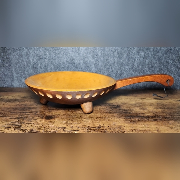 MUNSING Vintage Three-Footed Rustic Hardwood Serving Skillet (Circa 1940s) - Picture 1 of 10